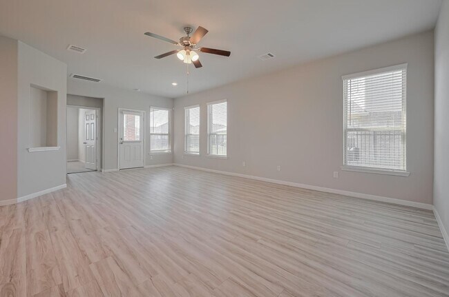 Photo - 101 Eliana Shores Dr