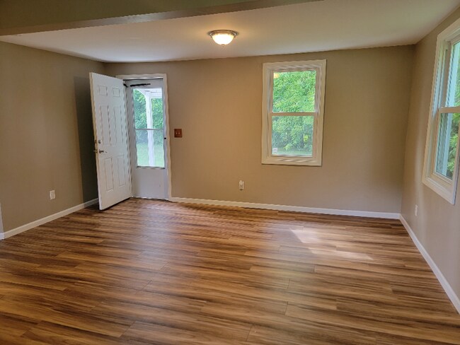 Photo - N96W16350 County Line Rd Unit B