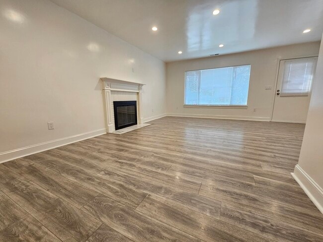 Photo - 2069 Solano Way
