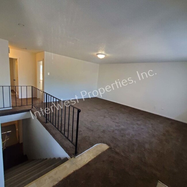 Photo - 11706 E Burnside St Unit 11714