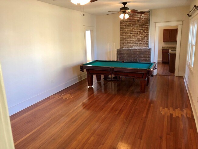 2BD/1BA w/ Sun Room only Blocks from Bayou... - 2BD/1BA w/ Sun Room only Blocks from Bayou... Townhome