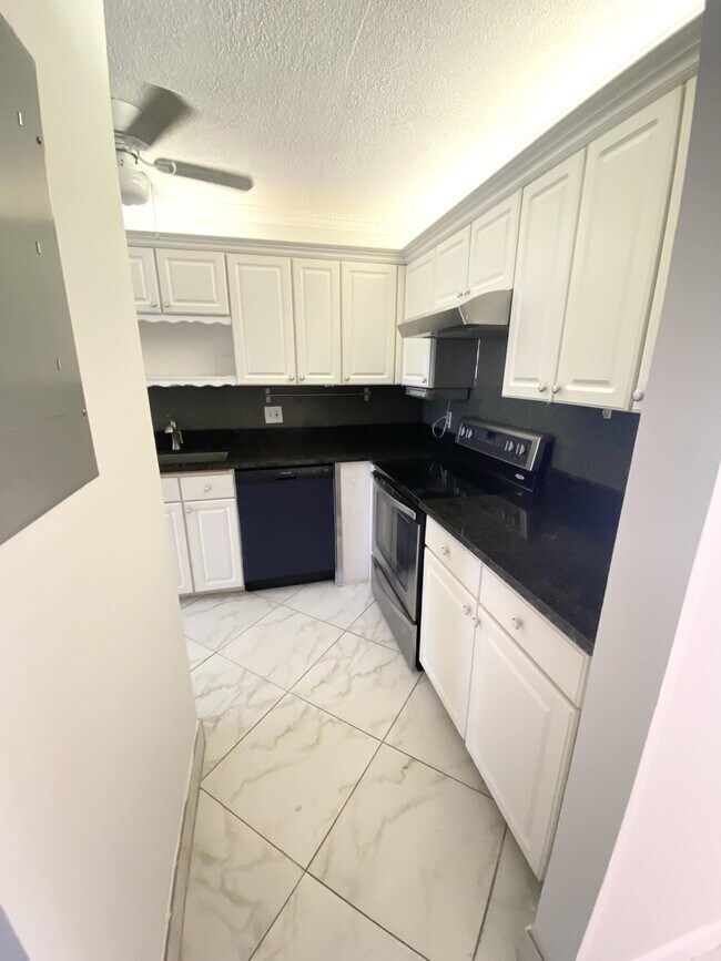Photo - 2480 Juniper Dr Unit 204