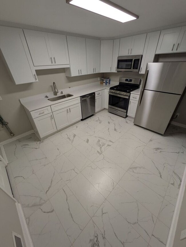Photo - Recently Renovated 2BD/1BA Duplex in Hickory!