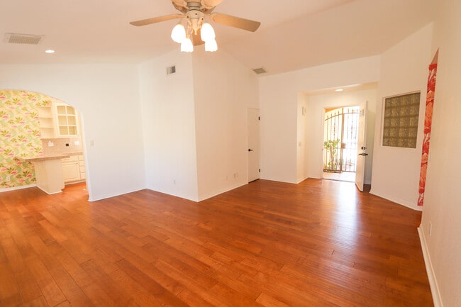 Photo - 64900 Desert Air Ct