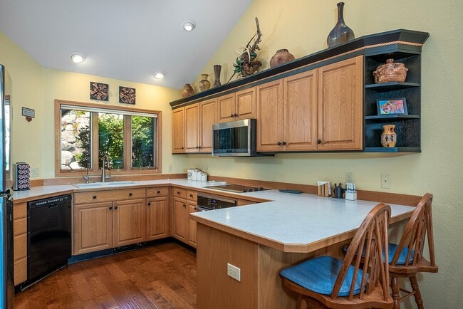 Photo - 222 Pennant Ln