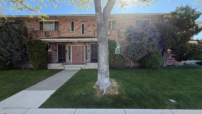 Building Photo - 1100 Harvard Wy Unit 1110 Harvard Way