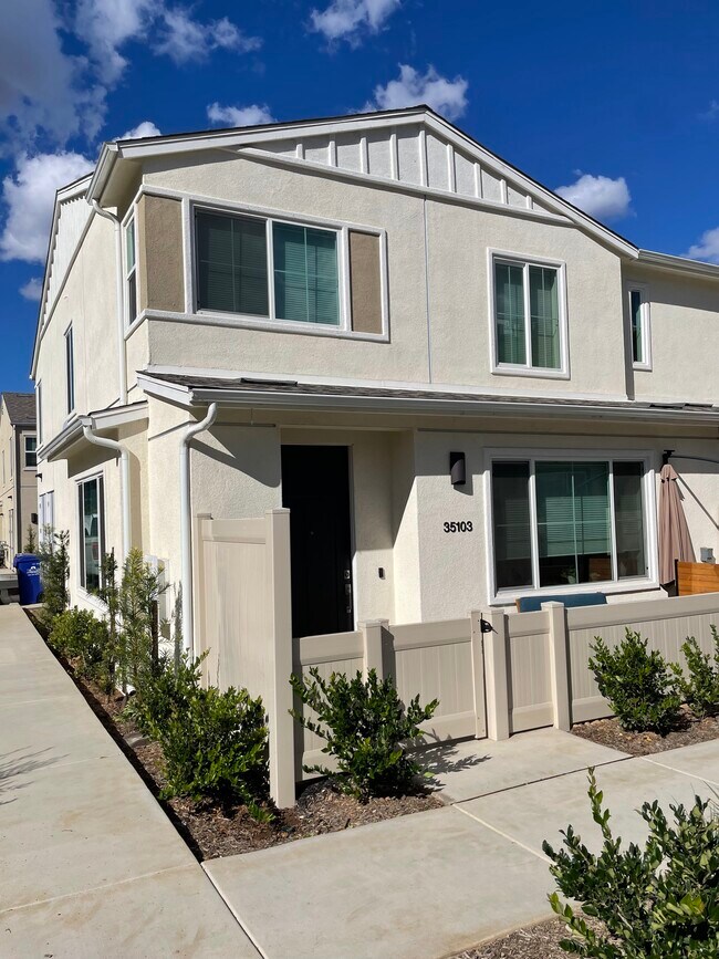Photo - 35103 Vine Pl Townhome