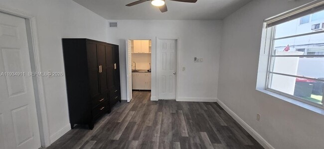 Photo - 8430 Harding Ave Unidad 4A