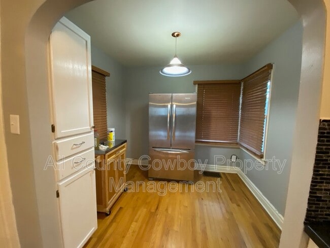 Photo - 209 E 2nd Ave