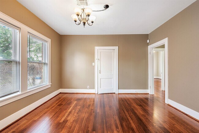 Photo - 2611 Rosewood St