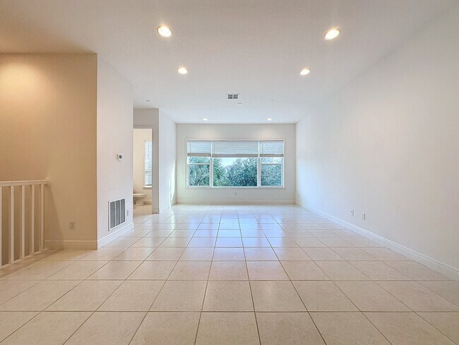 Photo - 10090 Sunnifa Aly