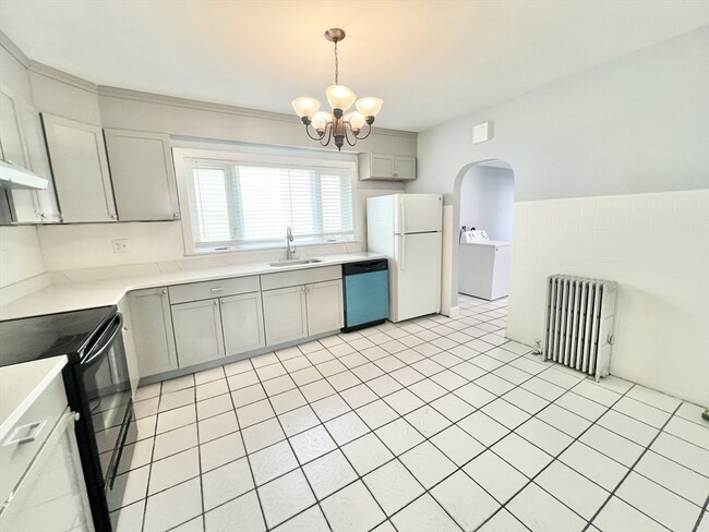 Building Photo - 140 Ferry St Unit 2