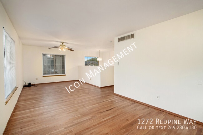 Photo - 1272 Redpine Way