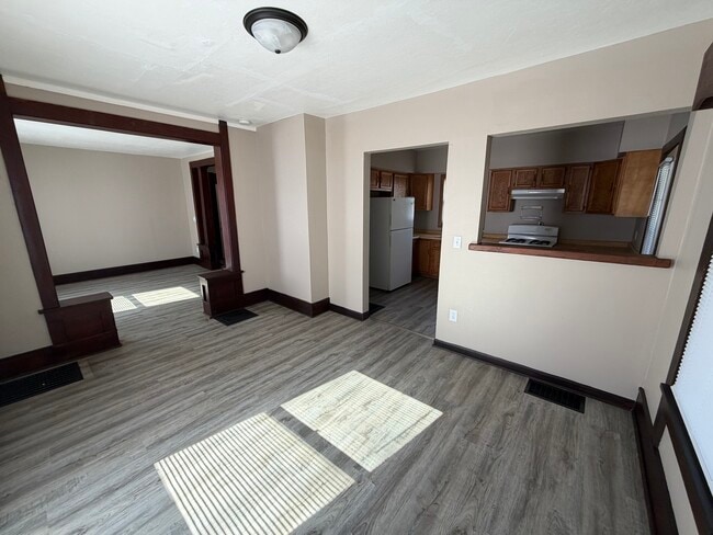 Photo - 757 Moore St