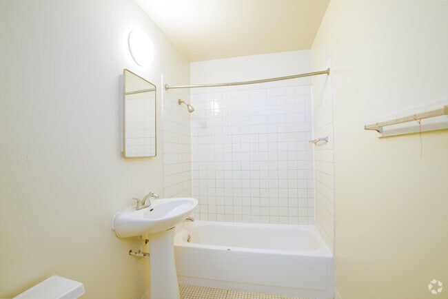 3BD, 1BA - 1,200SF