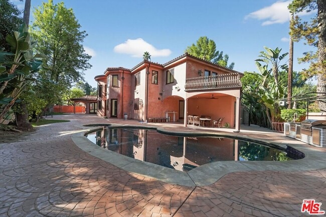 Photo - 4536 Vanalden Ave