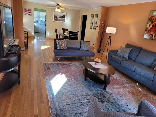 Photo - 3044 W Addison St