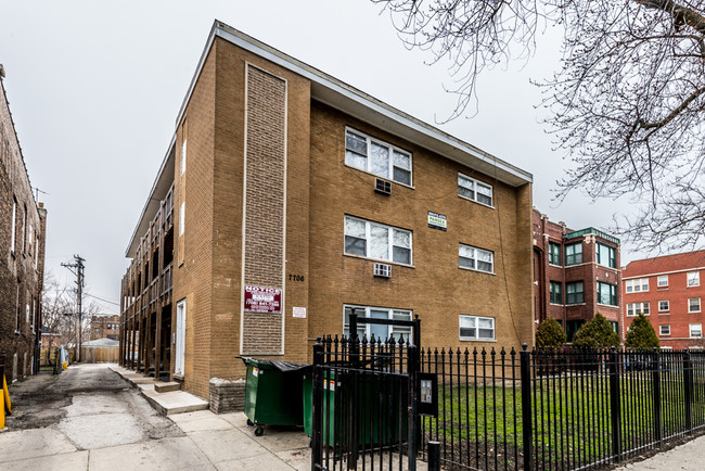 Apartments for rent in South Shore, Chicago! - 7706 S Saginaw Ave Apartments