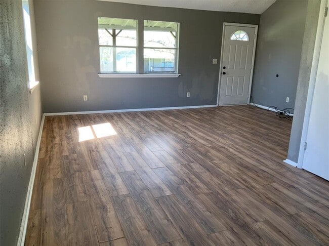Building Photo - 2820 Fisher Hill Rd Rental