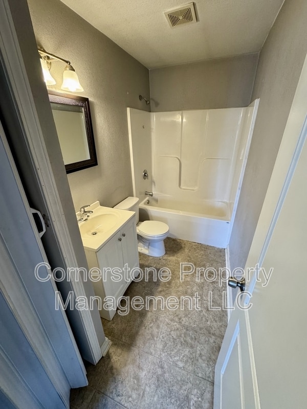 Photo - 8290 Center Dr