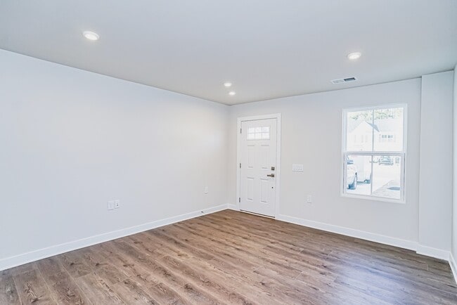 Photo - 513 Roan Creek Trl