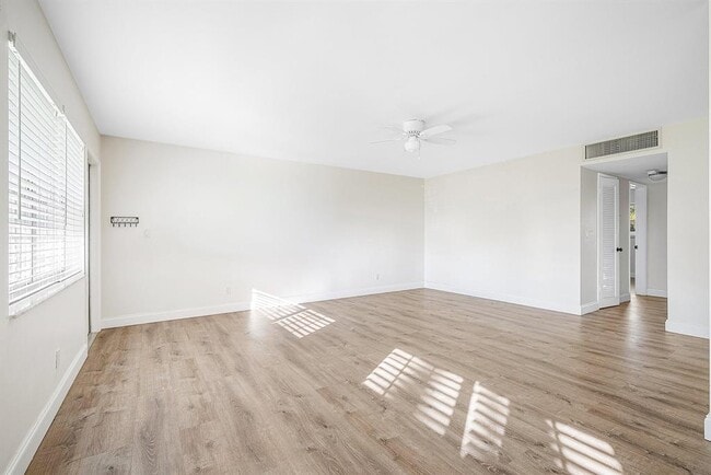 Photo - 2455 NE 51st St Unit E102