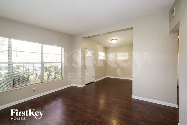 1521 Heather Ave