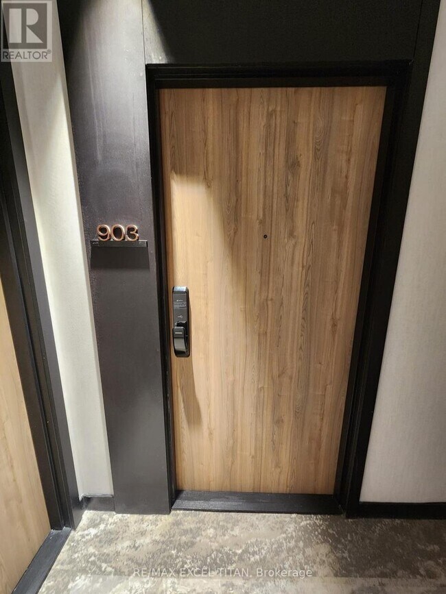 Photo - 1 Fairview Rd E Unit 903