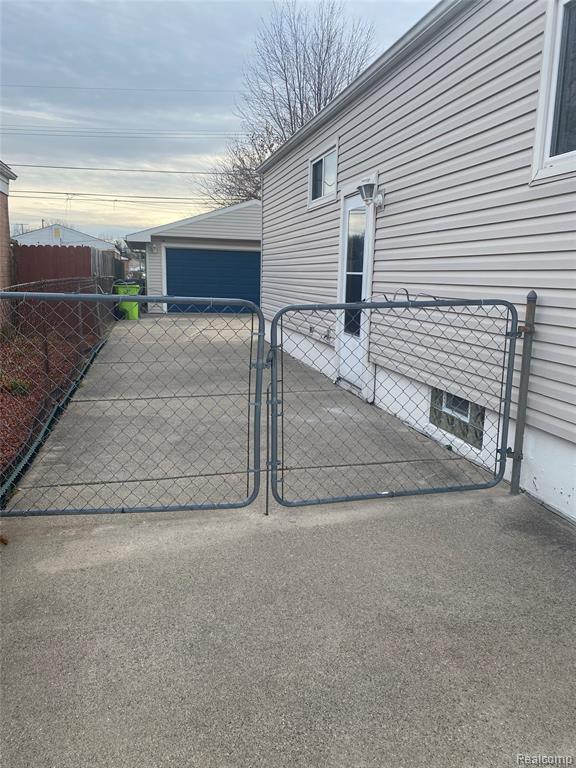 Photo - 19430 Williamson St