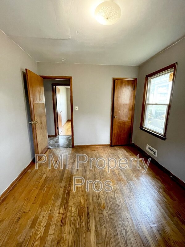 Photo - 4375 N 61st St