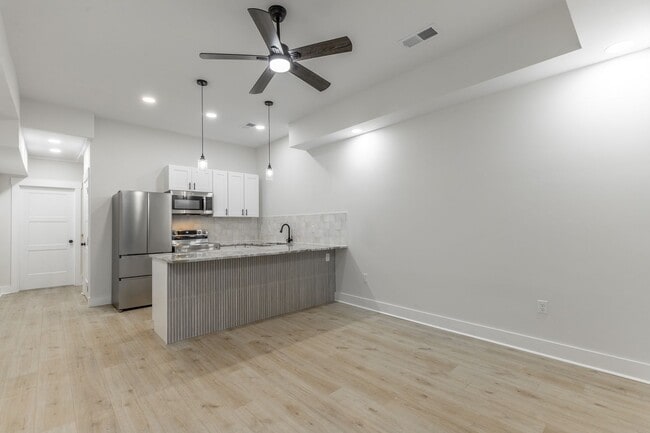 Building Photo - 1124 Garfield St Unit B