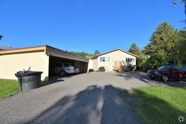 Building Photo - 2Bed 1.5Ba W/ Carport! Close to Trails, Ho... Unit D Rental