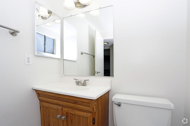 Fullerton Townhouse Apartments