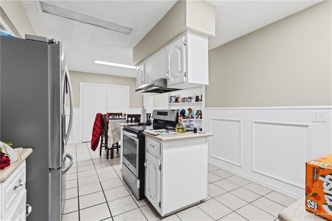 Photo - 19 E Sam Houston St
