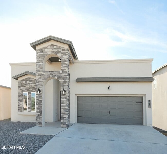 Building Photo - 956 Keenland Ave