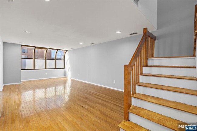 Building Photo - 319 Gorge Rd Unit 6