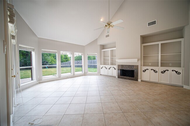 Photo - 4423 Lakeshore Forest Dr