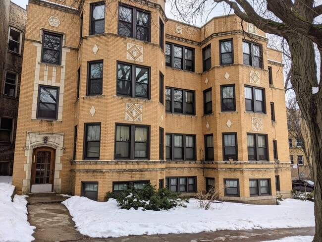 Building Photo - 6455 N Hoyne Ave Rental