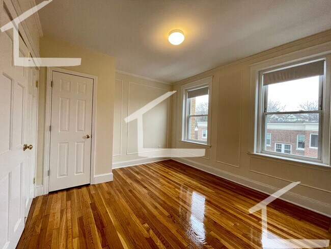 Beautiful 2 Bed Split available 9/1 Half fee - Beautiful 2 Bed  Split available 9/1 Half fee House
