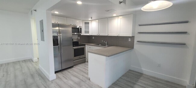 Photo - 17890 W Dixie Hwy Unit 103