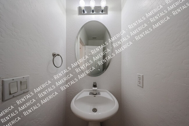 Photo - 1295 E Leaf Rd