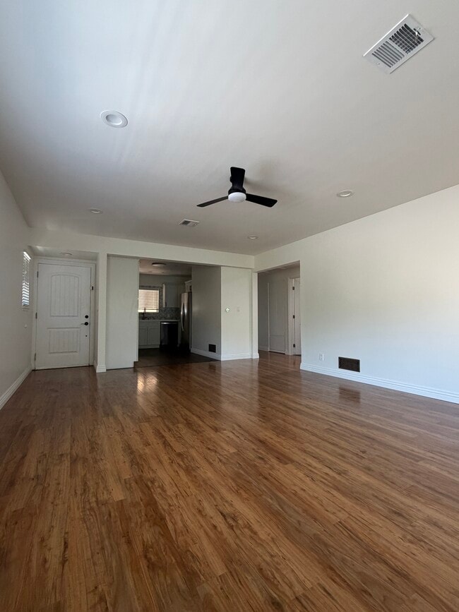 Sala de estar - 3052 Honolulu Ave Unidad B