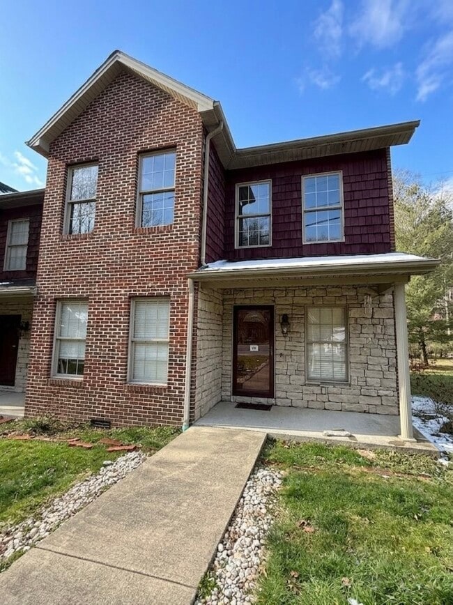 Building Photo - 581 Cedar Creek Rd Unit C-5