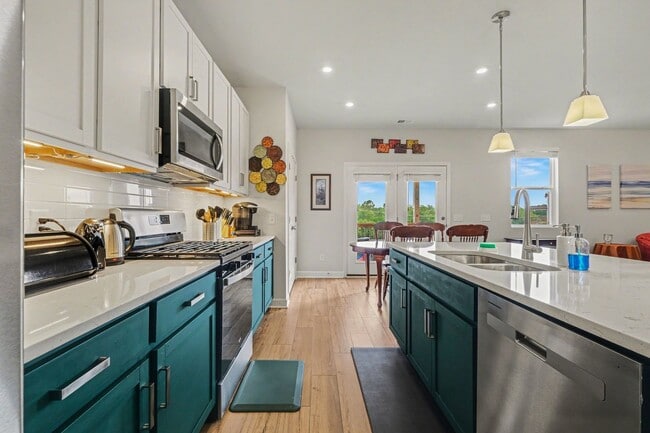 Photo - 139 E Millbrook Dr