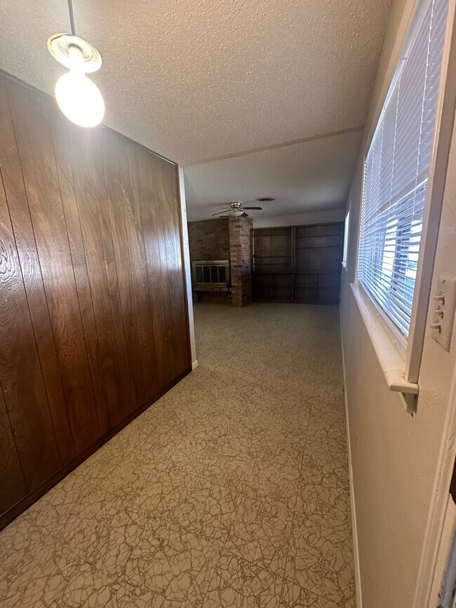 Photo - Big and Spacious 5 Bed Home! Huge Back Yard!