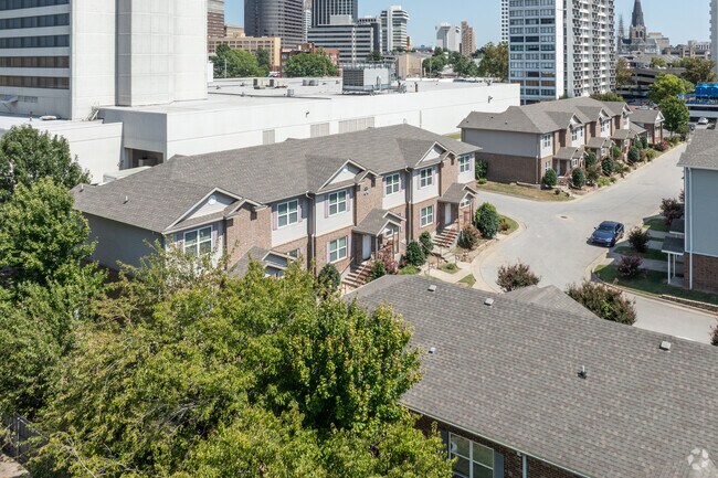 Alternar - Riverbend Gardens