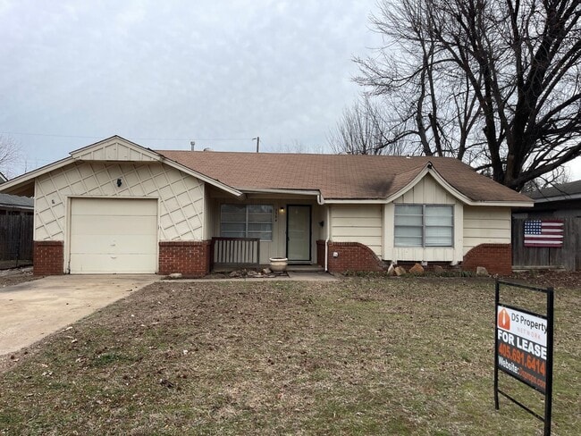 Building Photo - Cutest 3 bed 1.5 bath in Bethany!