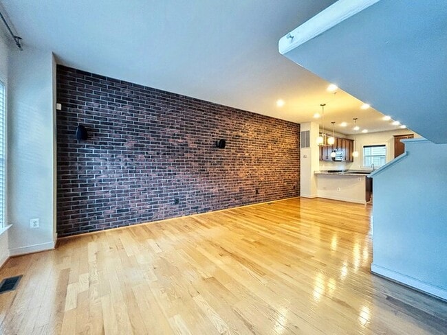 Photo - 4159 Rush St