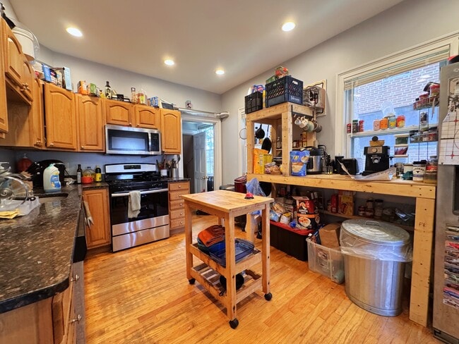Building Photo - 34 Brentwood St Unit 1