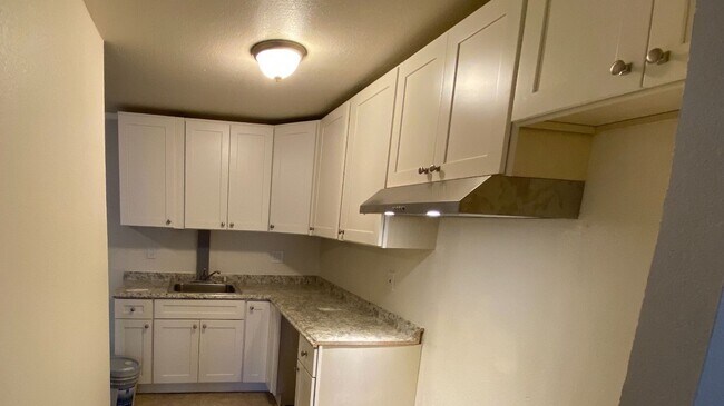 Photo - Del-View Apartments